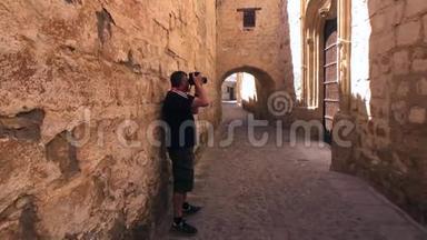 在中世纪的街区、带石拱门的小巷、Baeza、人类遗产、Andalu制作<strong>旅游照片</strong>